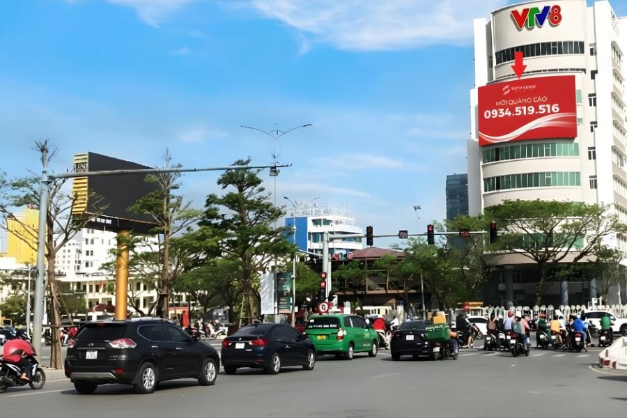 Led Nut Giao Cau Rong Nguyen Van Linh 1