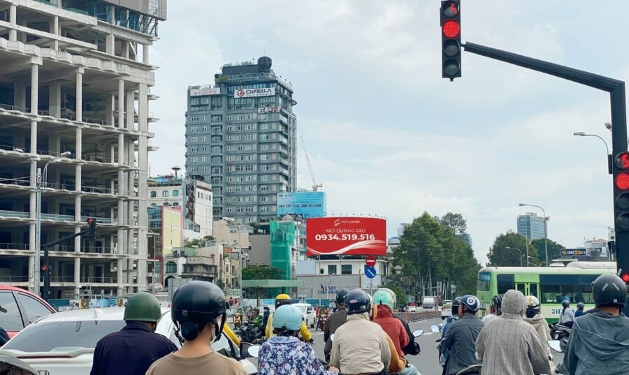 Led Vong Xoay Ben Thanh 2