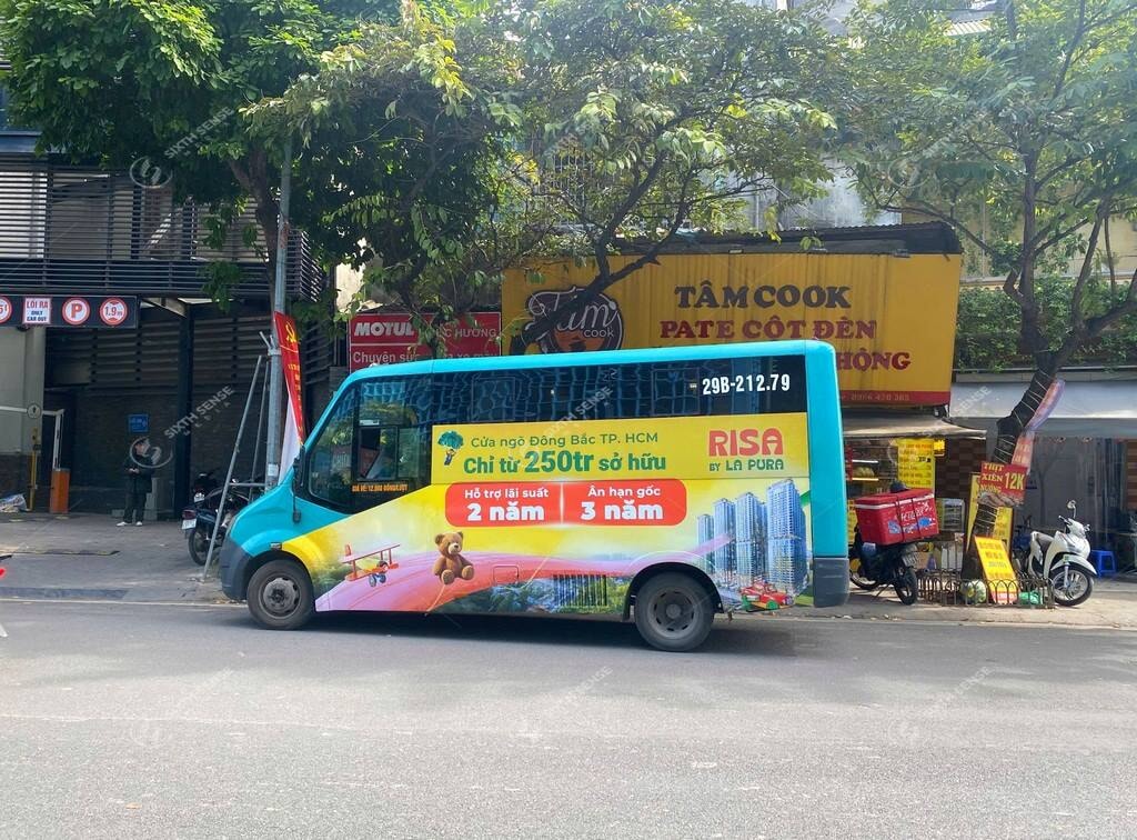 Risa By La Pura Ghi Dau Tai Ha Noi Voi Quang Cao Xe Bus 11