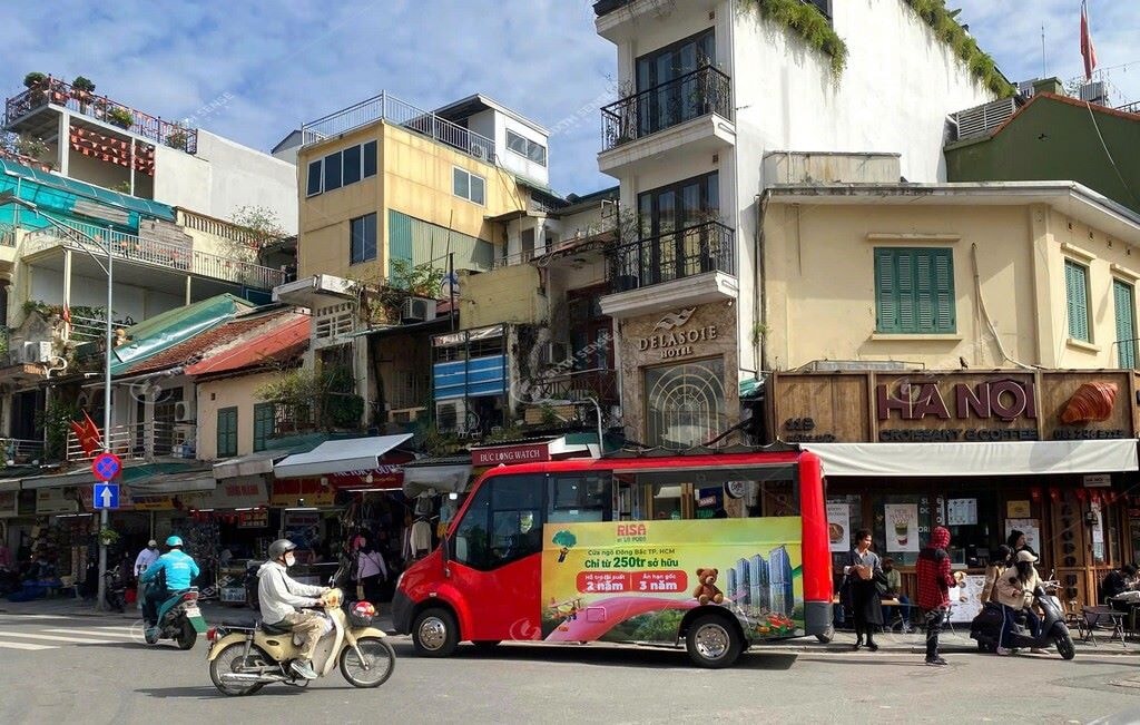 Risa By La Pura Ghi Dau Tai Ha Noi Voi Quang Cao Xe Bus 5