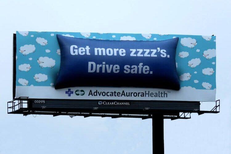#44. Biển billboard sáng tạo với hình chiếc gối 3D và thông điệp “Get more zzzz’s. Drive safe.”, kêu gọi ngủ đủ giấc để lái xe an toàn