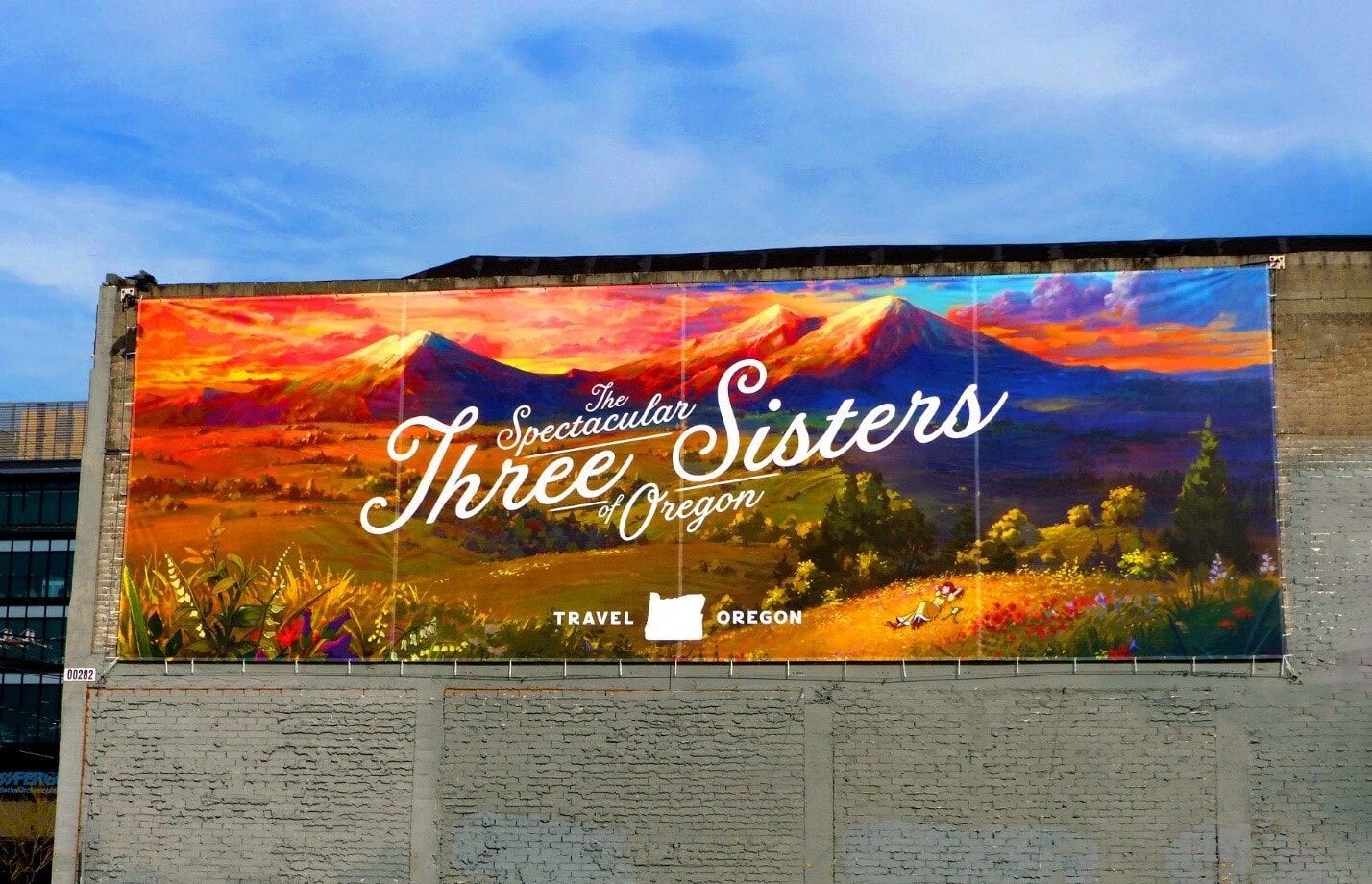 Biển quảng cáo ngoài trời ấn tượng với màu sắc đẹp mắt