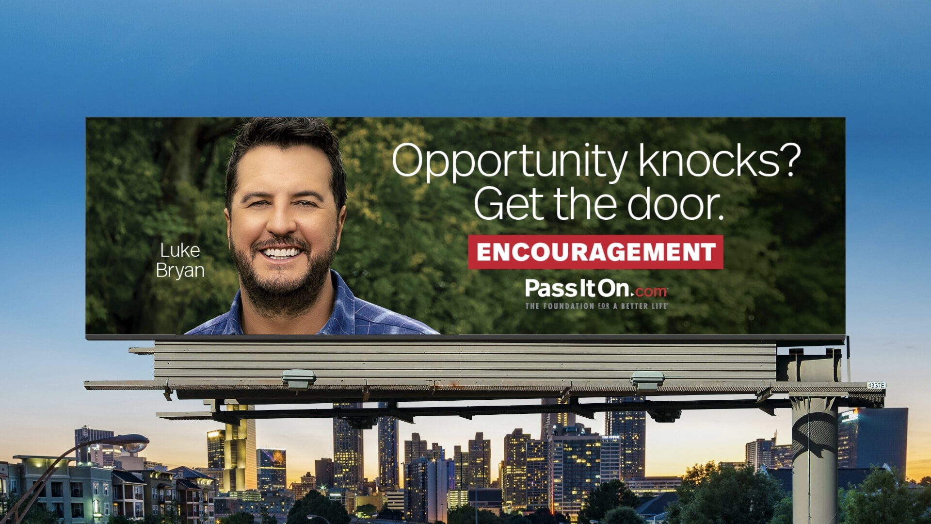 Bien Quang Cao Ngoai Troi 77