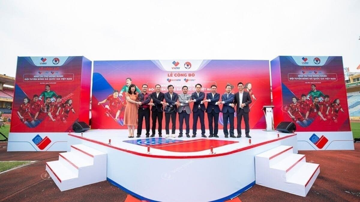 Các Loại Biển Quảng Cáo Sân Bóng Đá- Banner, Backdrop Và Khu Vực Check-In 