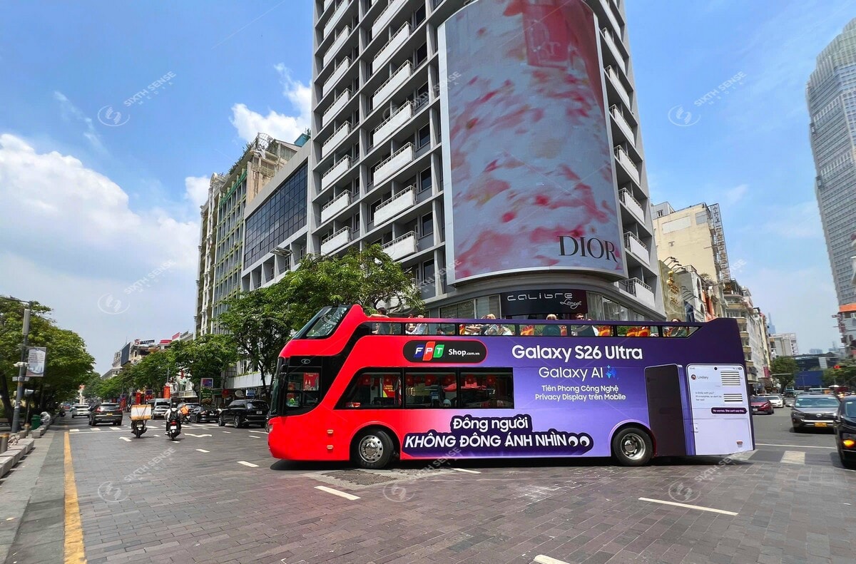Roadshow Xe Bus 2 Tang Quang Ba Samsung Galaxy S26 Ultra Tai Tp Hcm 1