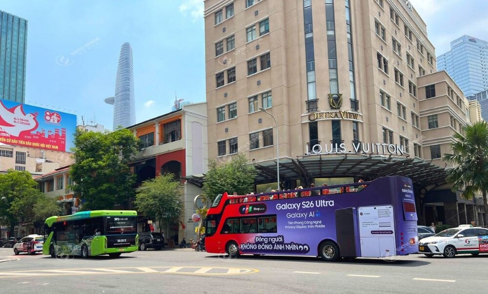 Roadshow Xe Bus 2 Tang Quang Ba Samsung Galaxy S26 Ultra Tai Tp Hcm 2