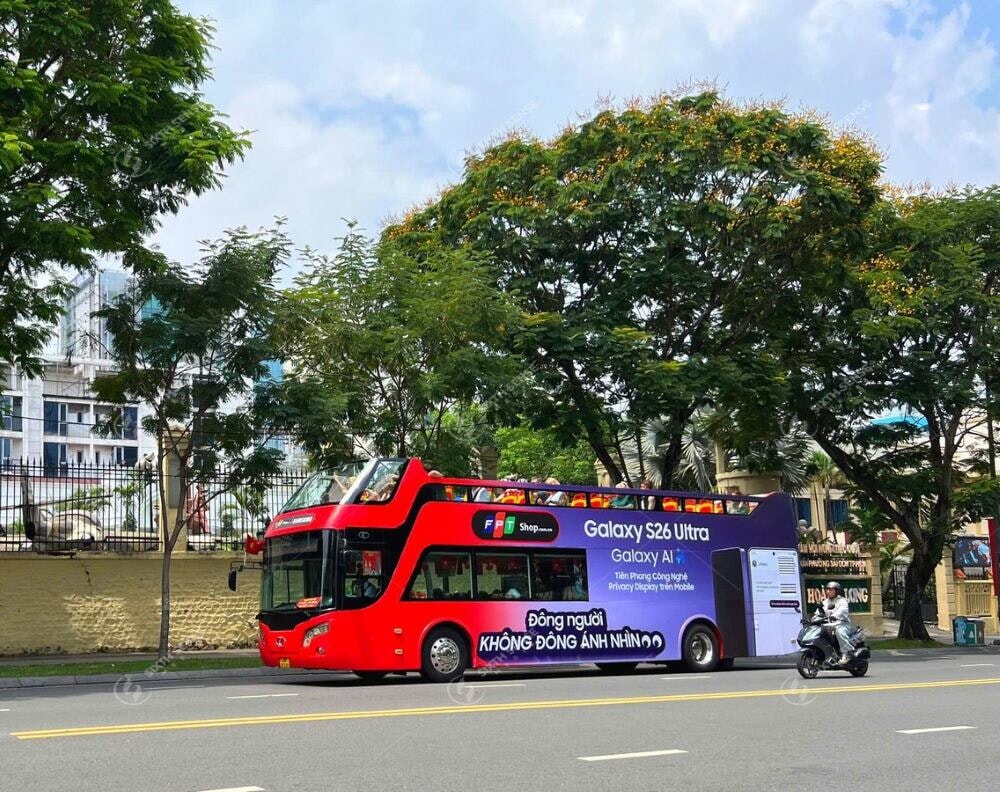 Roadshow Xe Bus 2 Tang Quang Ba Samsung Galaxy S26 Ultra Tai Tp Hcm 4