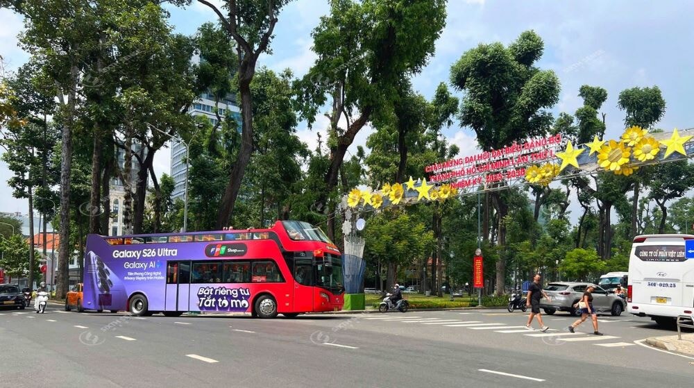 Roadshow Xe Bus 2 Tang Quang Ba Samsung Galaxy S26 Ultra Tai Tp Hcm 7