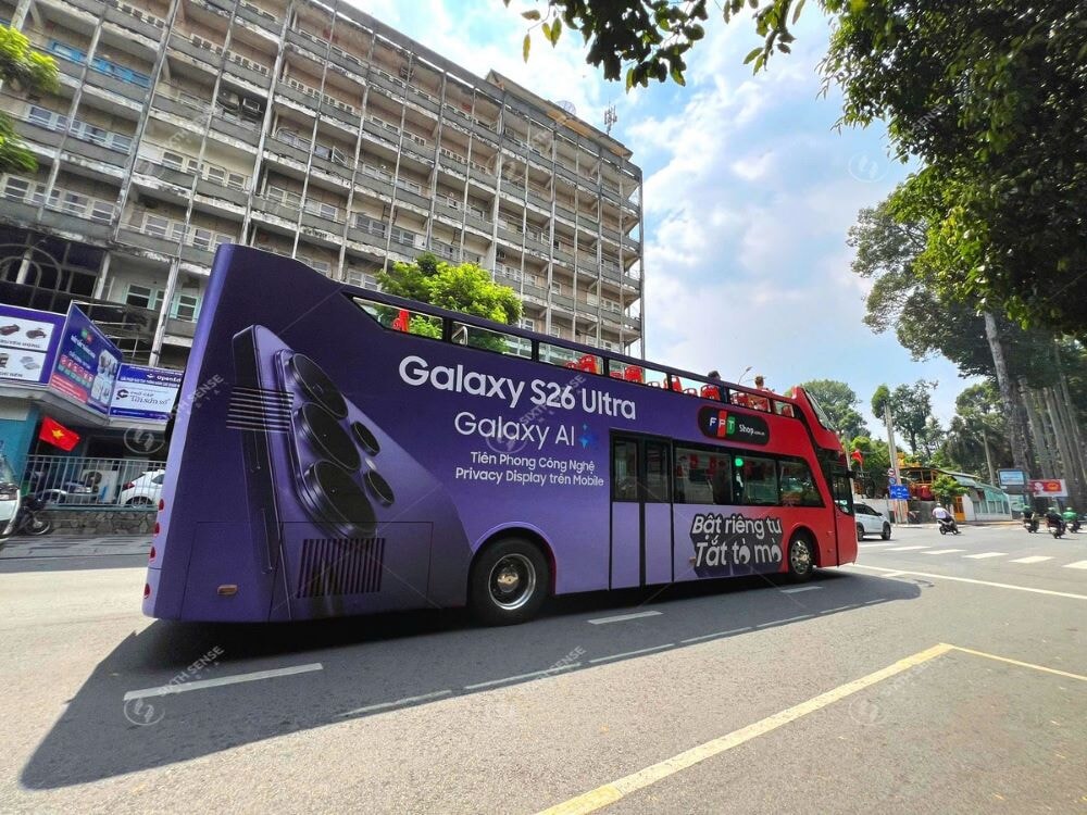 Roadshow Xe Bus 2 Tang Quang Ba Samsung Galaxy S26 Ultra Tai Tp Hcm 8