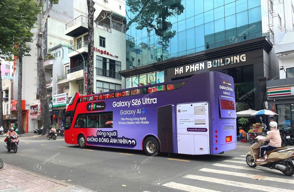 Roadshow Xe Bus 2 Tang Quang Ba Samsung Galaxy S26 Ultra Tai Tp Hcm 9