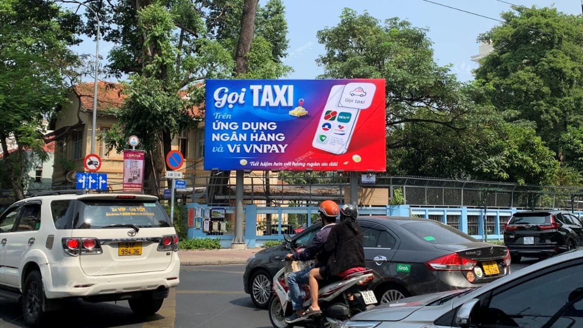 Giá Thuê Biển Quảng Cáo Tấm Lớn Tại TP. HCM