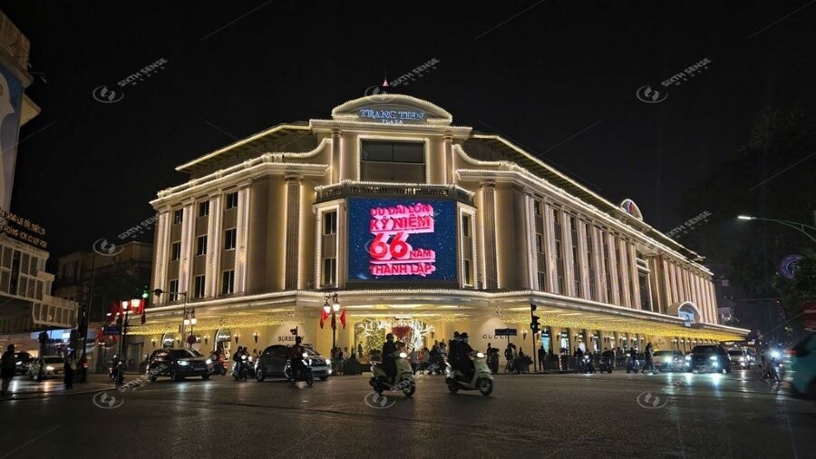 China Airlines tại màn hình LED Tràng Tiền Plaza