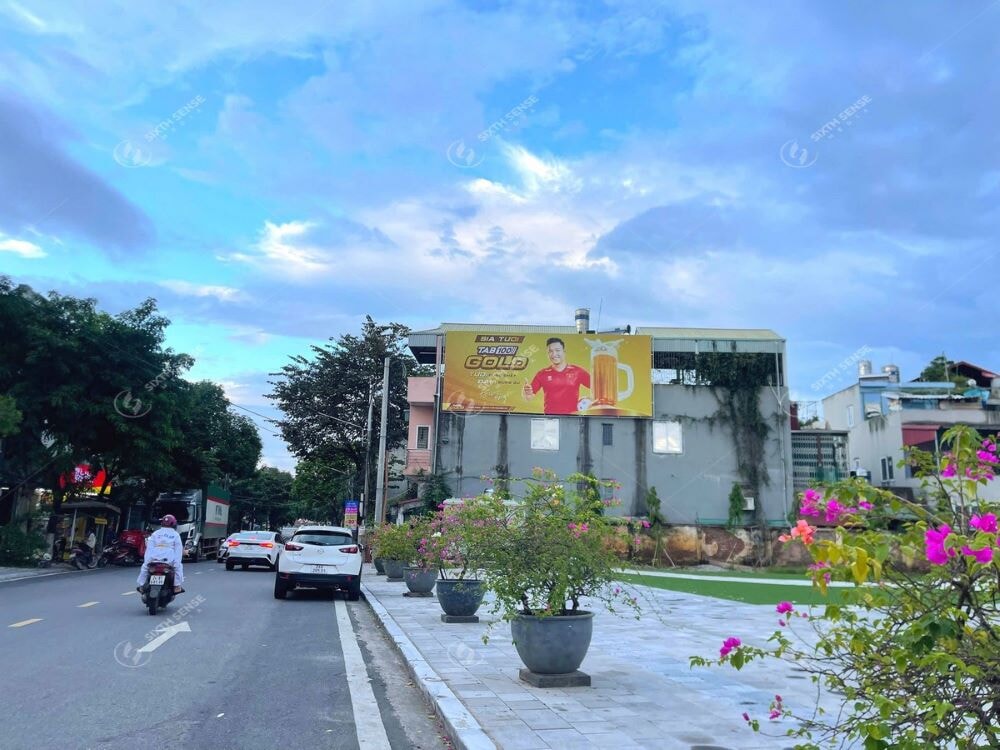 Bia Tuoi Tab100 Khang Dinh Vi The Voi He Thong Pano Quang Cao Da Tinh Thanh 4