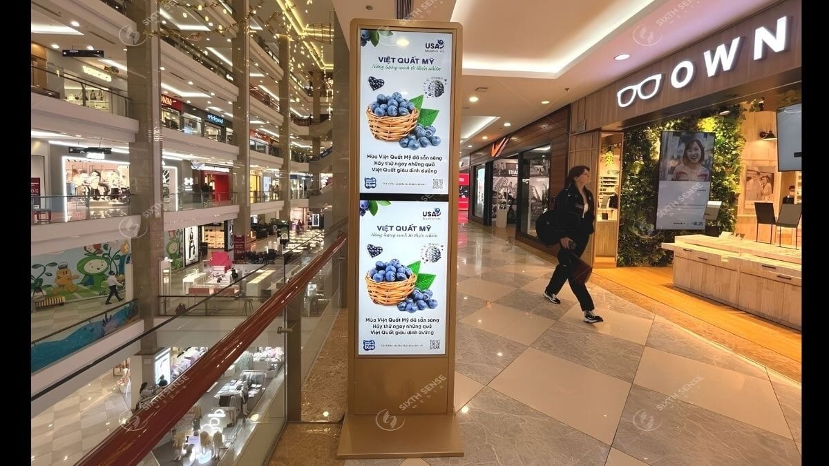 Các Hình Thức Quảng Cáo Màn Hình LCD- LCD Chân Đứng