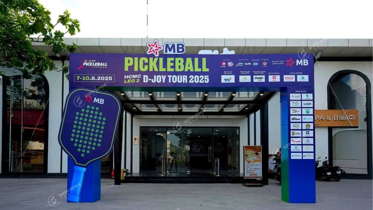Các Hình Thức Quảng Cáo Trong Sân Pickleball- Branding Cổng Vào, Lễ Tân Và Khu Check-In 