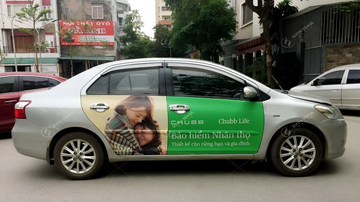 Các Hình Thức Quảng Cáo Trên Xe Ô Tô Cá Nhân, GrabCar, BeCar- Dán Decal Quảng Cáo Ngoài Xe Ô Tô 
