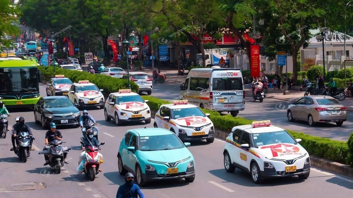 Nên Chọn Hãng Taxi Nào Để Quảng Cáo- Taxi công nghệ và taxi điện