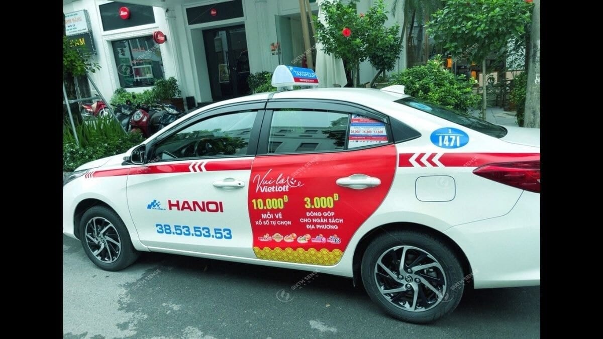 Các Hình Thức Quảng Cáo Taxi- Dán Quảng Cáo 2 Cánh Cửa Sau 