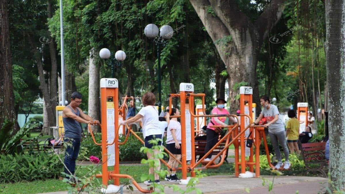 Quảng Cáo Trên Máy Tập Thể Dục Ngoài Trời 