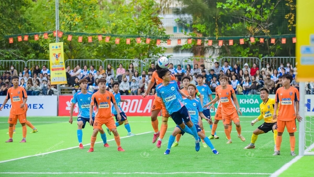 Báo Giá Quảng Cáo Sân Bóng Đá 2026