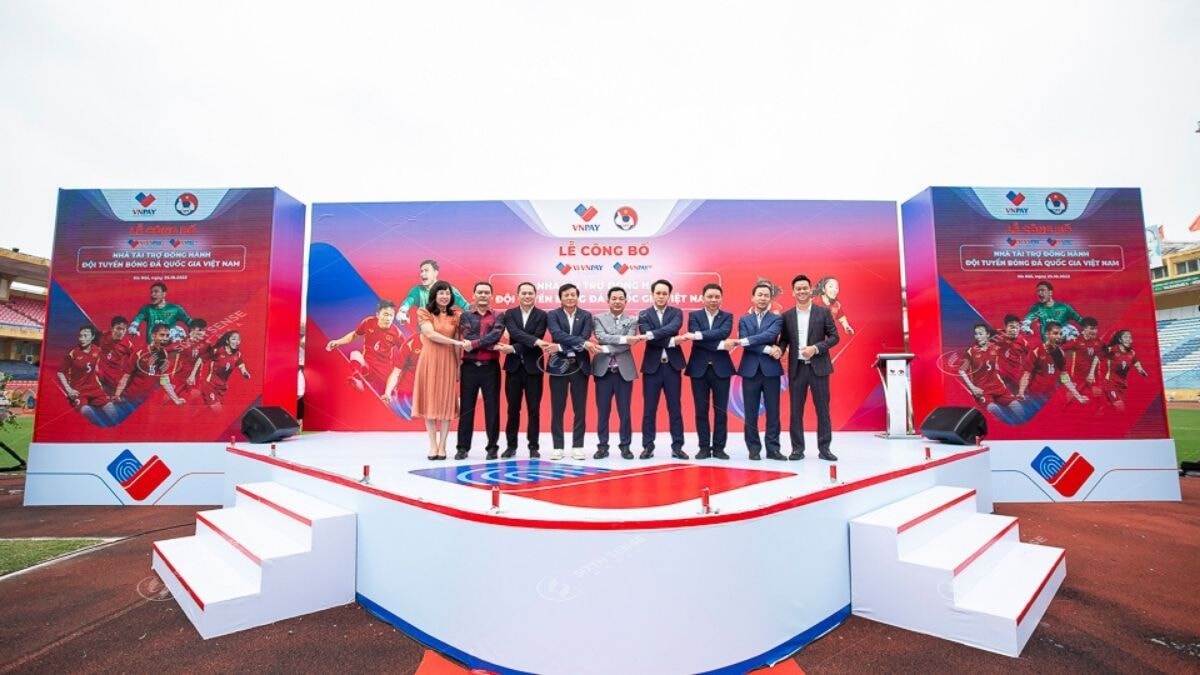 Các Hình Thức Quảng Cáo Trên Sân Bóng Đá- Booth Activation Tại Fan Zone 