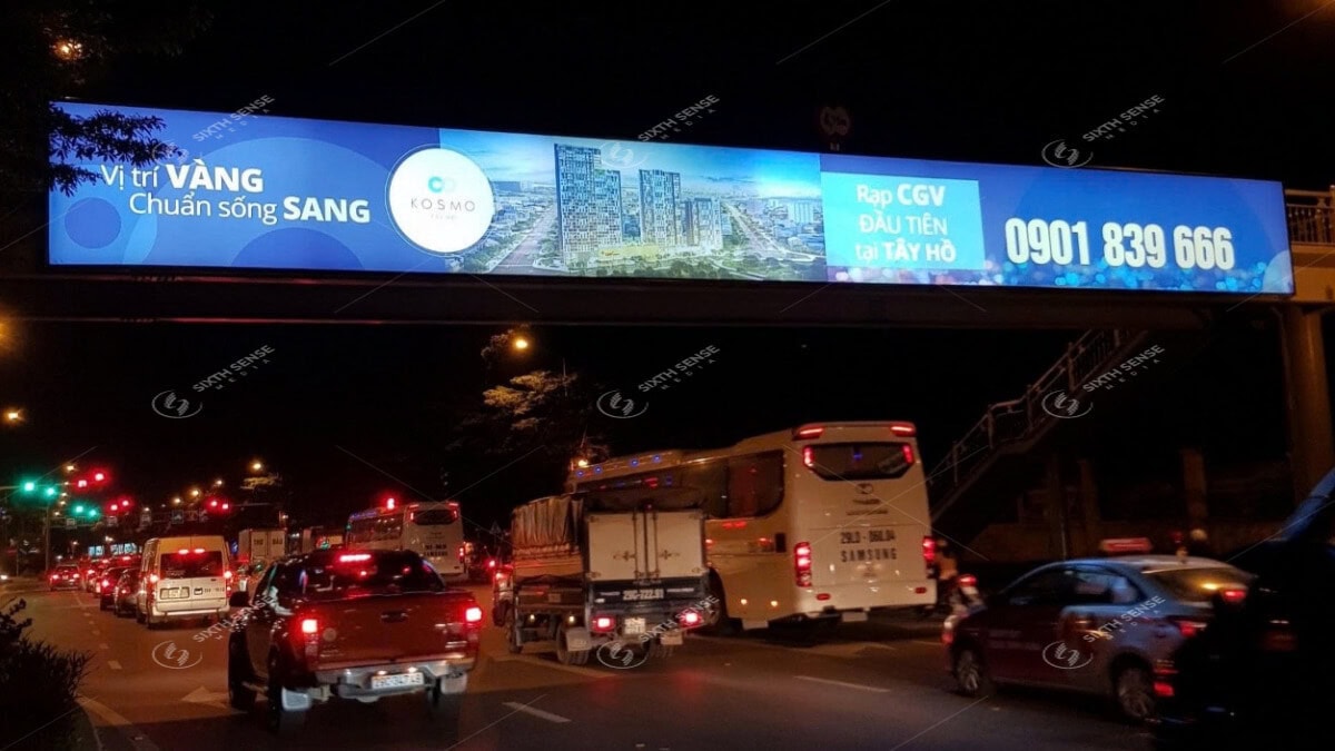 Ưu Điểm Của Dịch Vụ Quảng Cáo Trên Cầu Đi Bộ