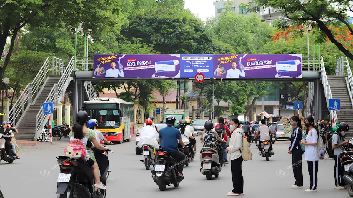 Lưu Ý Khi Quảng Cáo Tại Cầu Vượt Đi Bộ