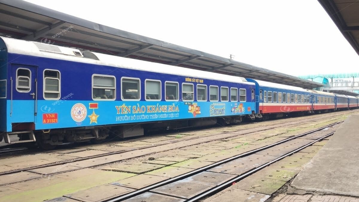 Quảng Cáo Bên Ngoài Tàu 