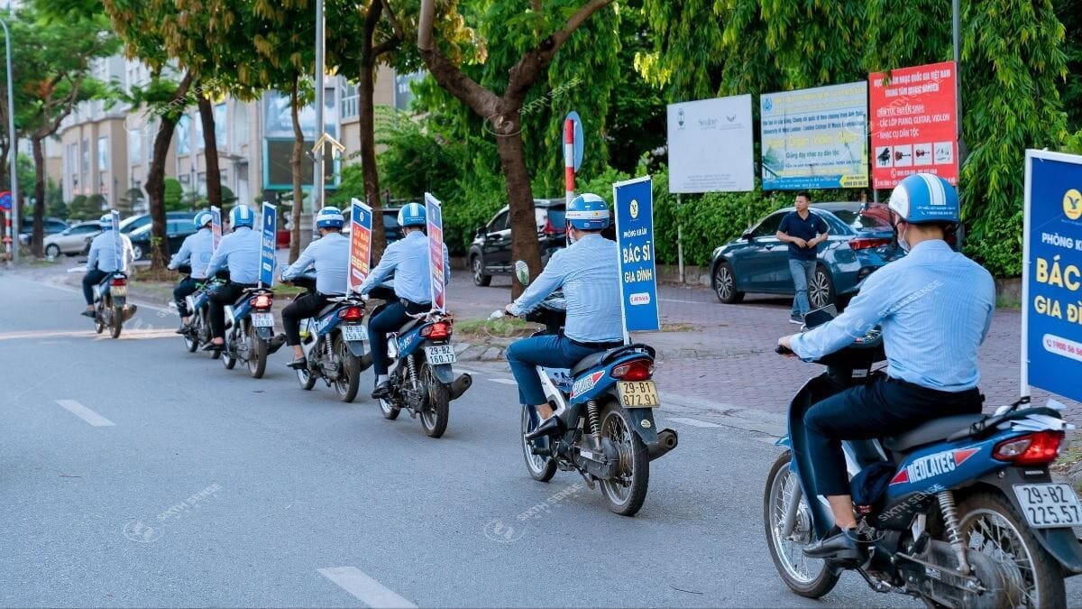 Dán Decal Quảng Cáo Trên Xe Máy 