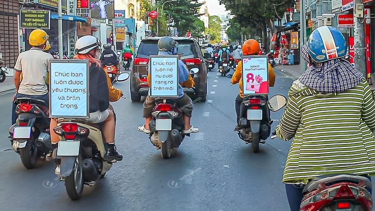 Quy Trình Triển Khai Dịch Vụ Quảng Cáo Trên Xe Máy 