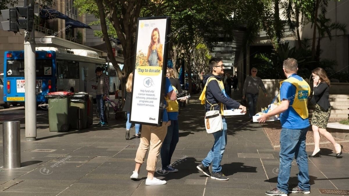 Các Hình Thức Tổ Chức Năng Roadshow Đi Bộ- PG/PB Roadshow Kết Hợp Phát Mạt Rơi, Voucher, Sampling