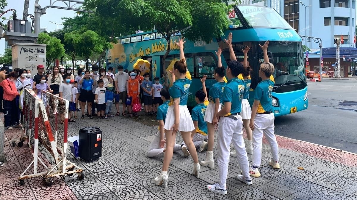 Các Hình Thức Tổ Chức Roadshow Đi Bộ- Human Billboard Kết Hợp Mini Game/Hoạt Náo 