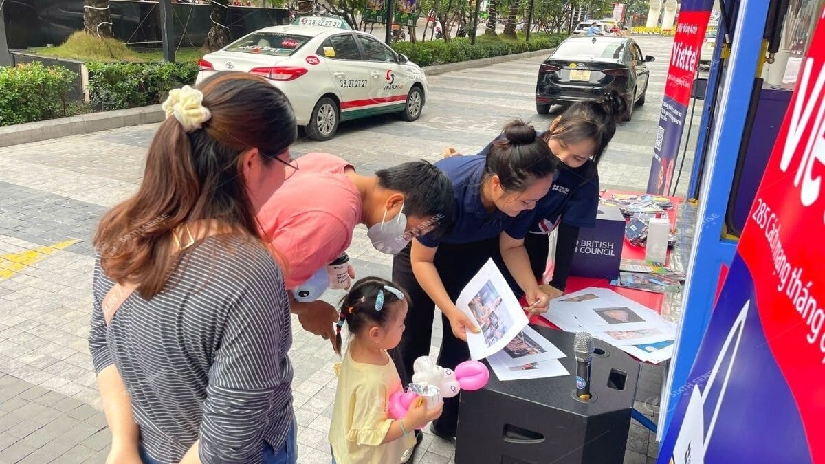 Các Hình Thức Tổ Chức Năng Roadshow Đi Bộ- Walking Roadshow Kết Hợp Roadshow Xe Máy/Ô Tô/Booth Activation