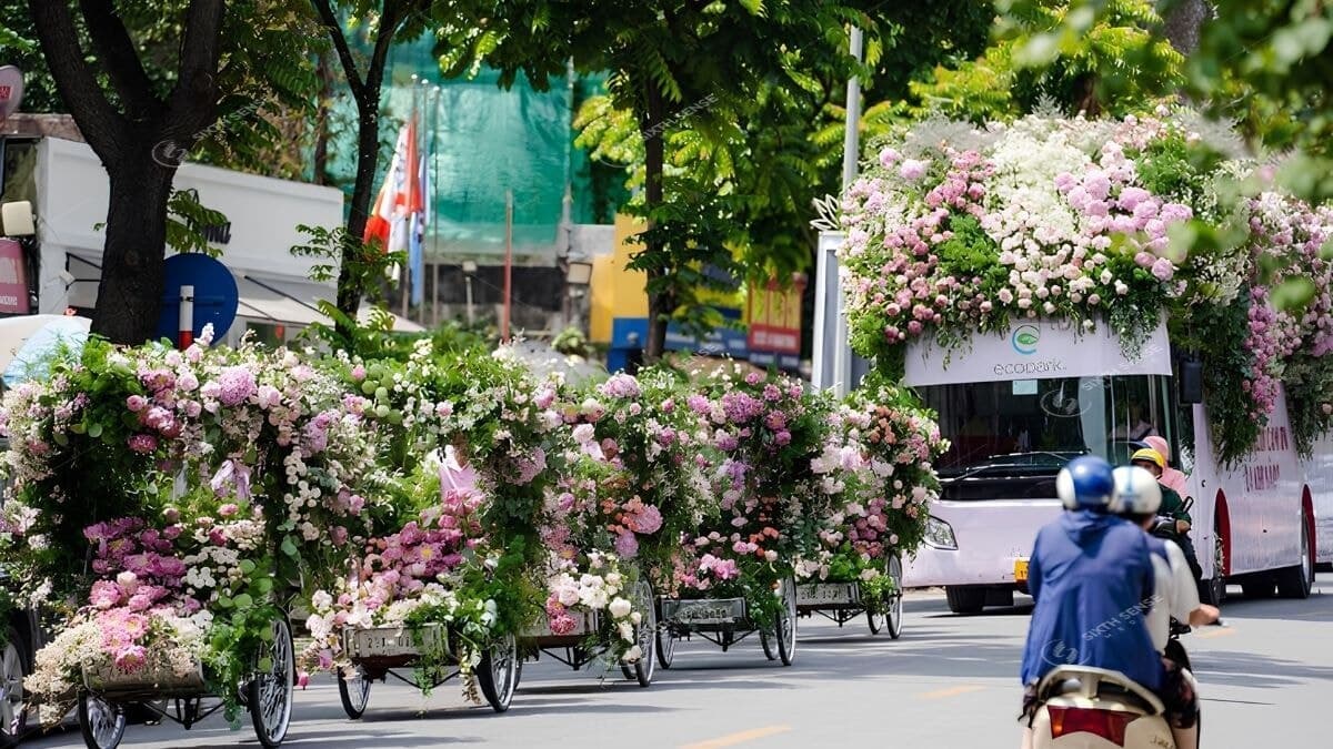 Roadshow Xích Lô Kết Hợp Đoàn Phương Tiện Khác 