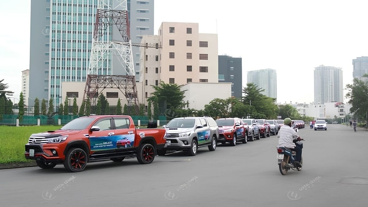 Quy Định Pháp Lý Khi Dán Quảng Cáo Xe Hơi Bán Tải
