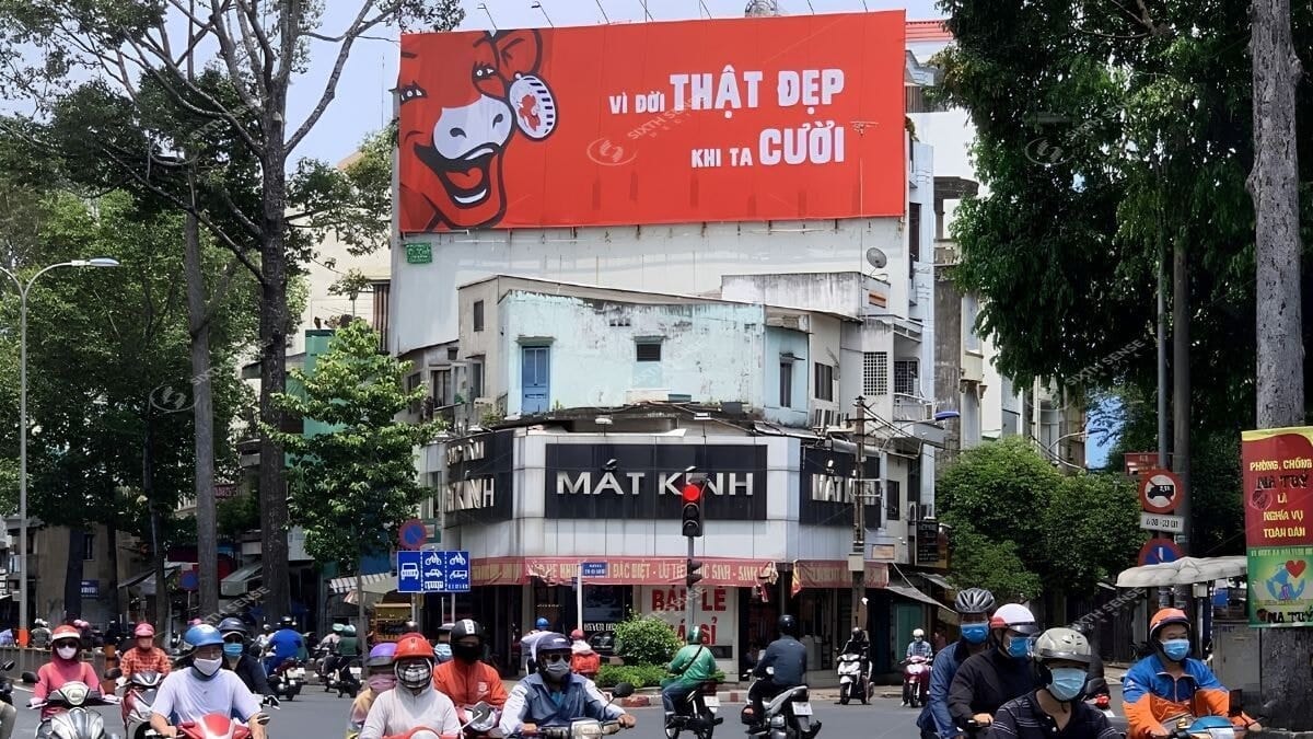 Yếu Tố Ảnh Hưởng Đến Báo Giá Biển Quảng Cáo Ngoài Trời- Loại Vật Liệu