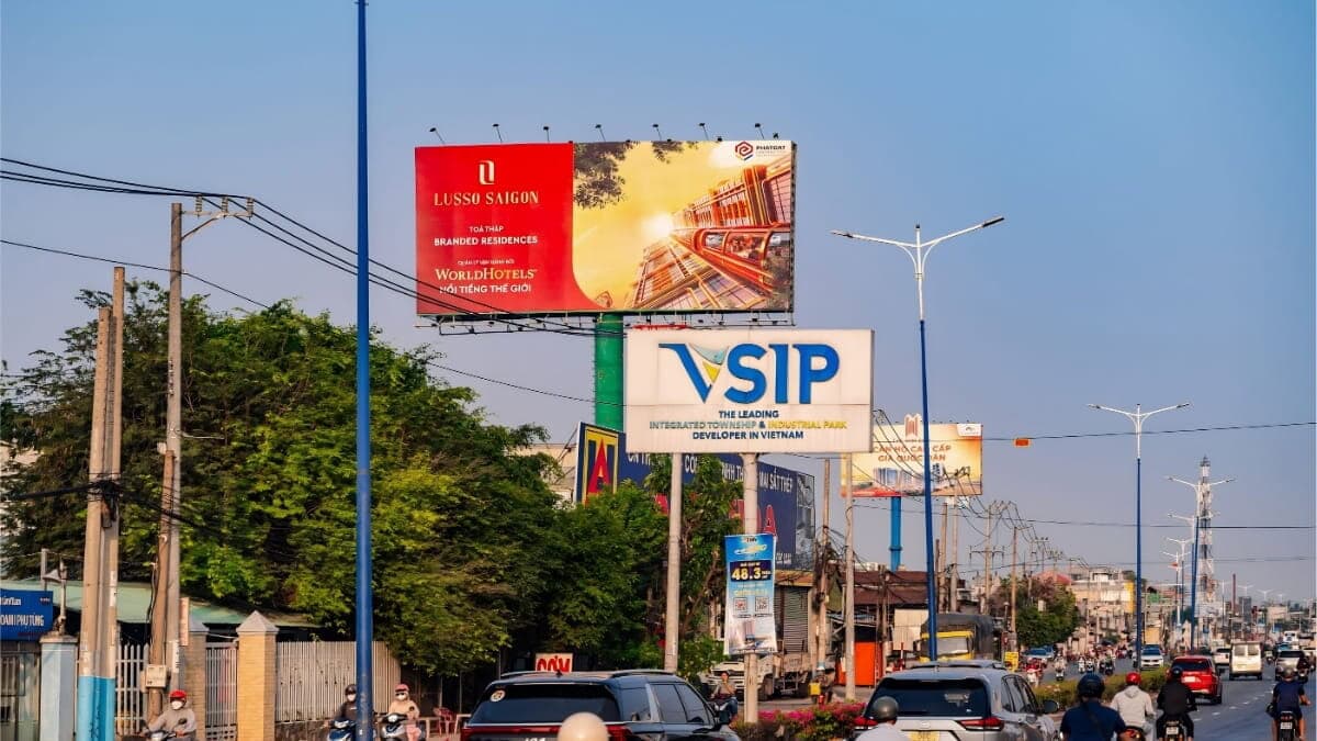 Hình Thức Quảng Cáo Billboard Tại TP.HCM- Billboard một cột