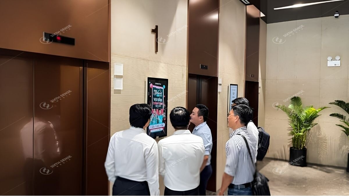 Đối Tượng Xem Màn Hình Quảng Cáo Trong Thang Máy