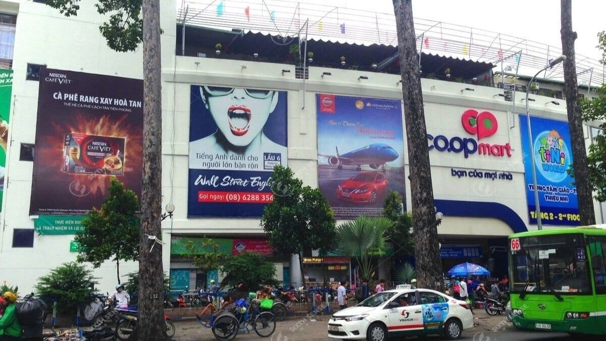 Quảng Cáo Biển Bảng (Billboard/Pano) Trong Trung Tâm Thương Mại