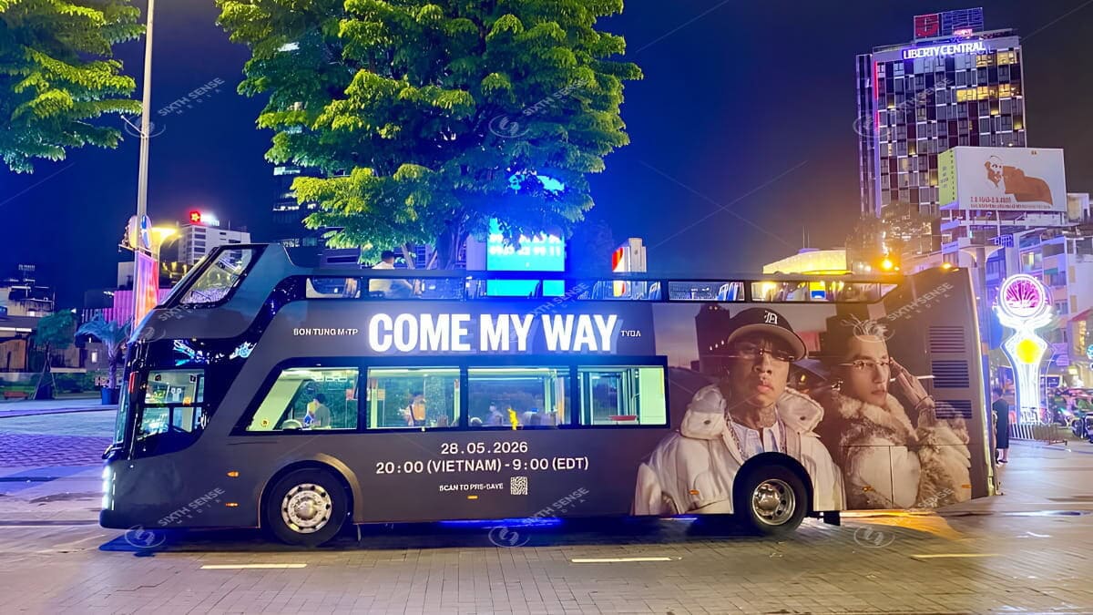 Báo Giá Quảng Cáo Trên Xe Bus 2 Tầng 2026 