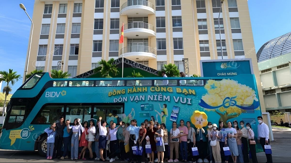 Roadshow Xe Bus Kết Hợp Activation Cho Ngân Hàng BIDV 3