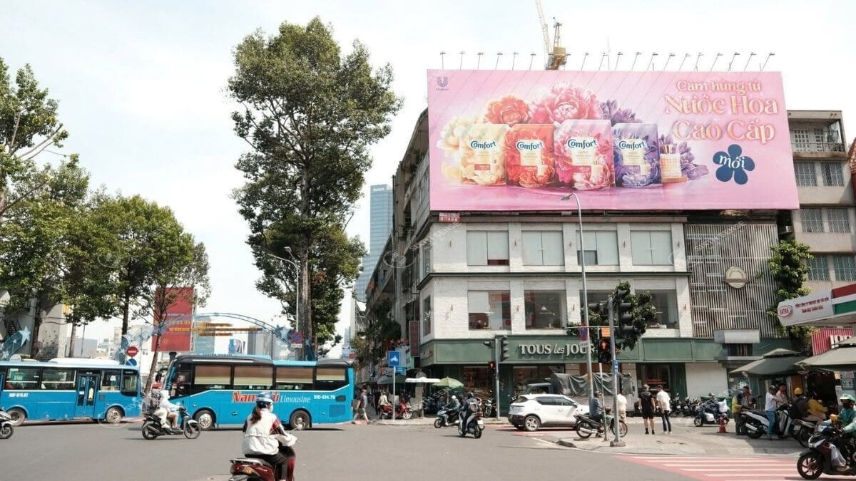 Thi Công Biển Quảng Cáo Tòa Nhà Là Gì?