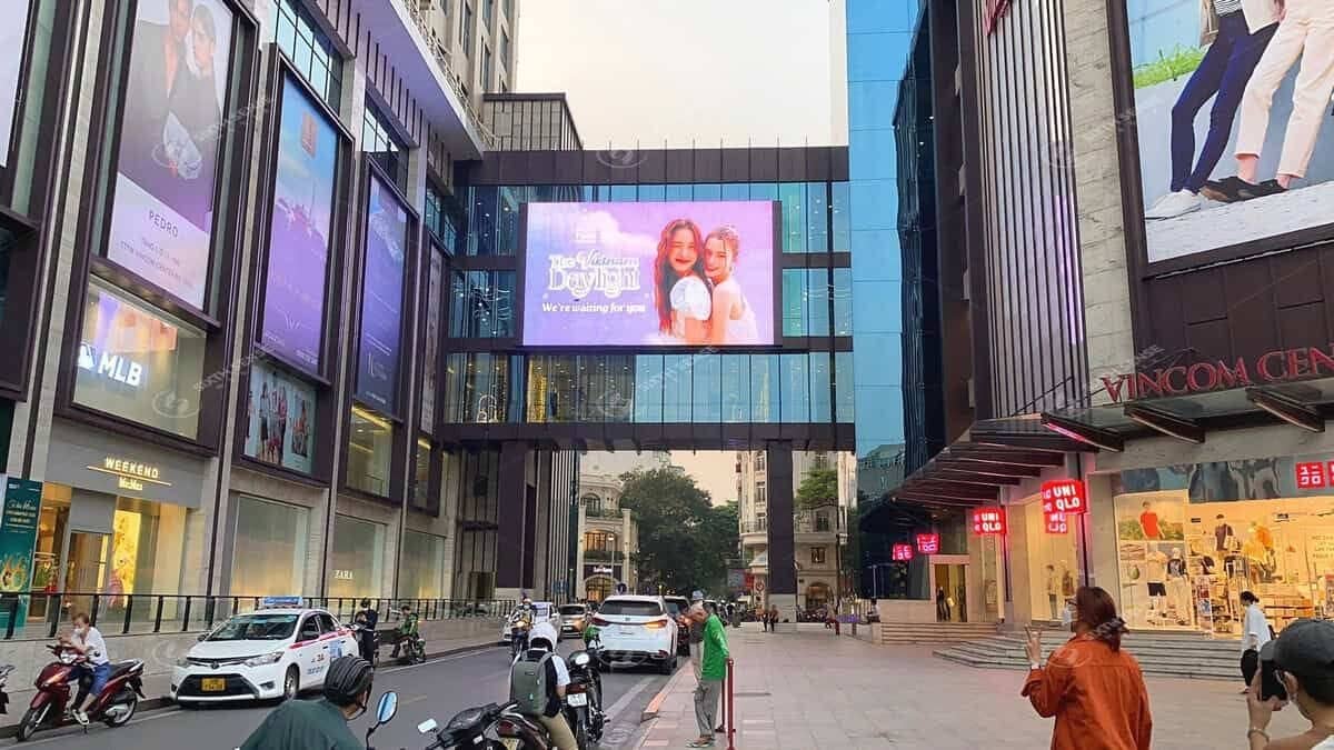 Quảng Cáo LED Ngoài Trời Cho FreenBeck