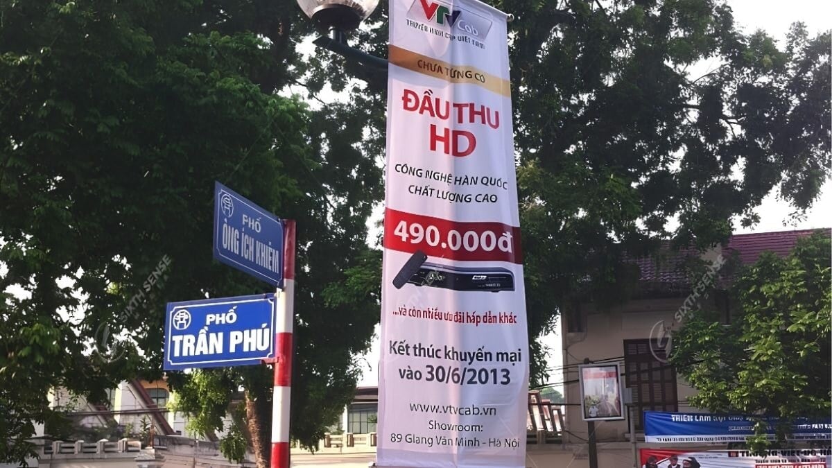 Hình Thức Ăn Băng Rôn Quảng Cáo- Treo băng rô dọc