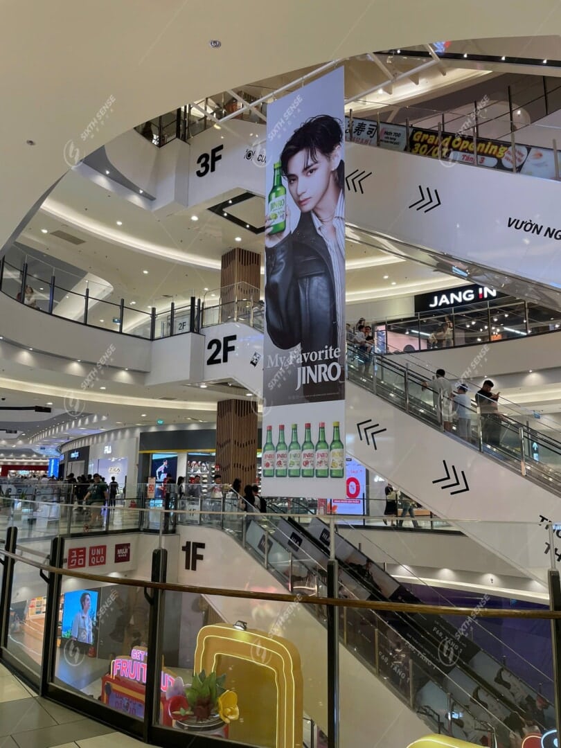 Jinro Chiem Tron Tam Nhin Tai Aeon Mall Voi Quang Cao Banner Tha Tran 11