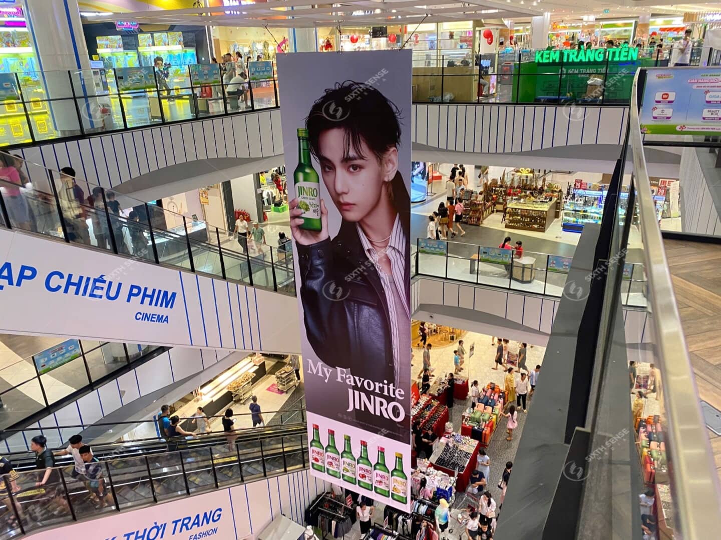 Jinro Chiem Tron Tam Nhin Tai Aeon Mall Voi Quang Cao Banner Tha Tran 5